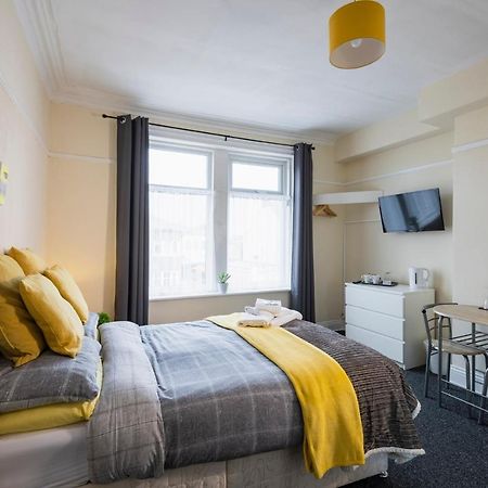 Dunes Hotel Уитли-Бей Экстерьер фото