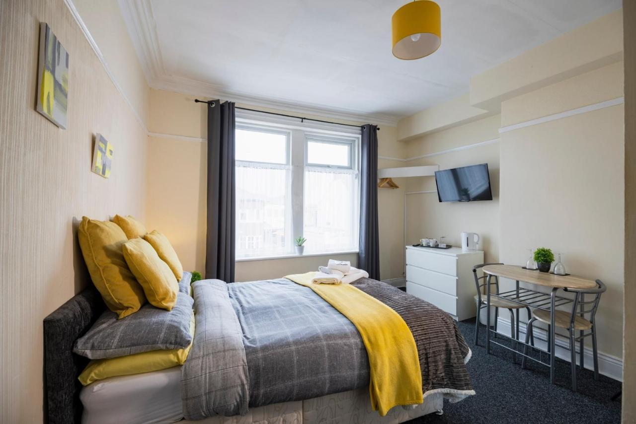 Dunes Hotel Уитли-Бей Экстерьер фото